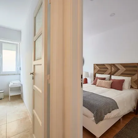 Belem Light Filled Apartment, By Timecooler-3